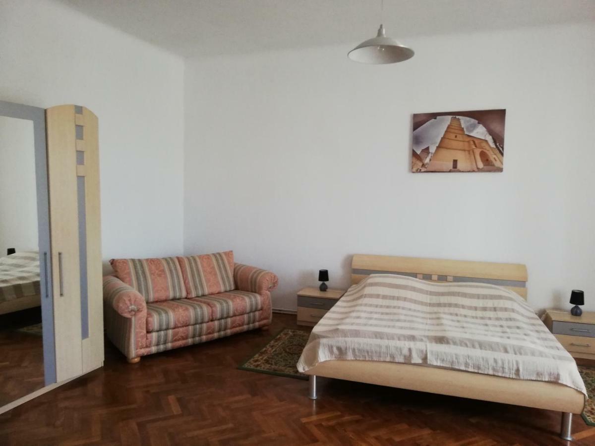 Ferdinand Apartments เมดิอาช ภายนอก รูปภาพ